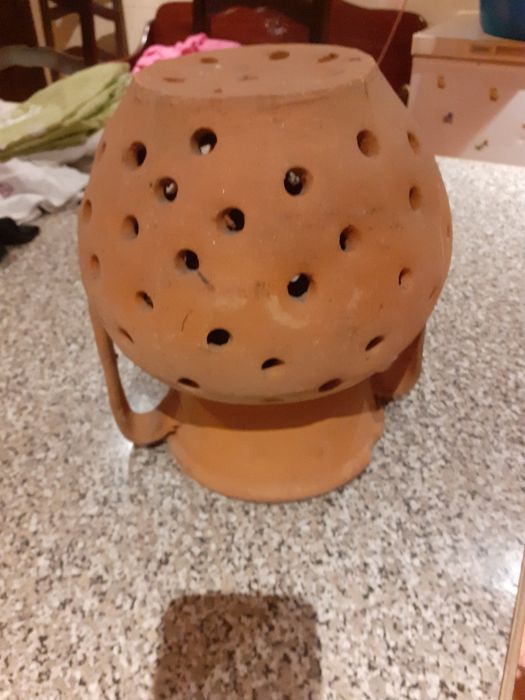 Pote barro para assar castanhas