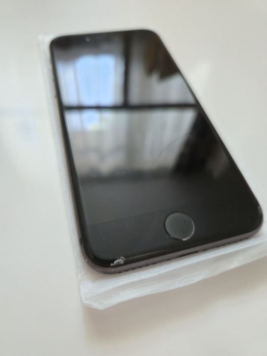 iPhone 8 256 GB – sprawny, 74% baterii