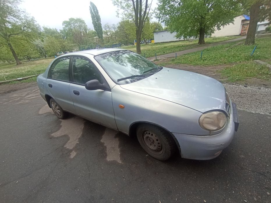 Автомобіль Lanos