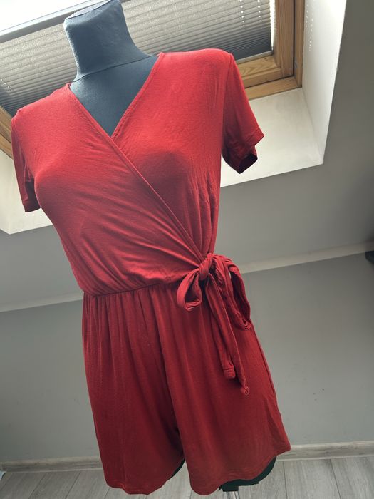 Piekny kombinezon czerwony damski primark r.xs
