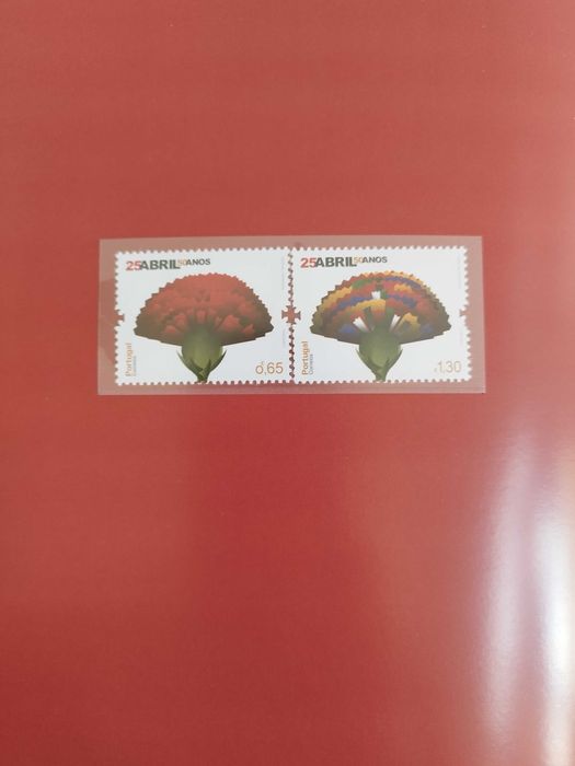 2° edição do Livro 25 Abril- 50 Anos de Democracia- selo ouro