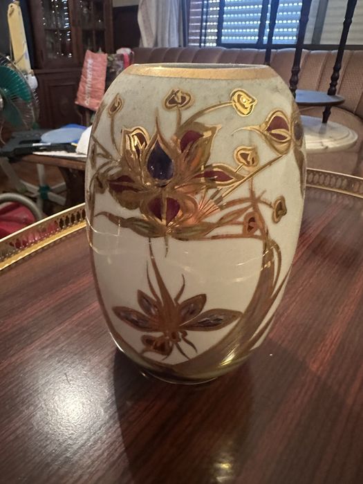 Pote cerâmico com desenhos