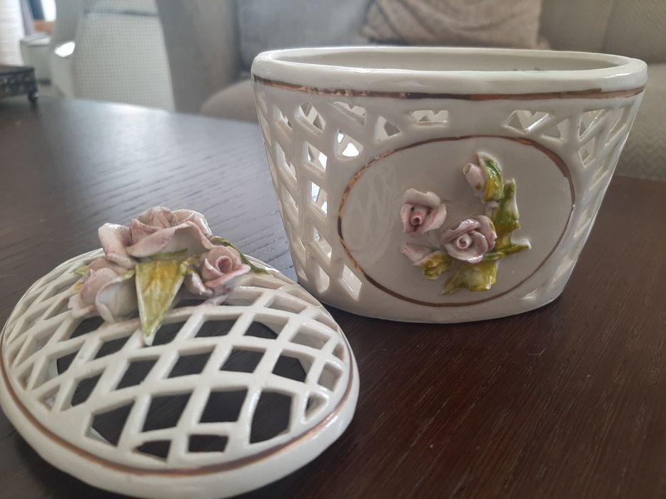Ażurowy zestaw porcelanowy - 5 el.