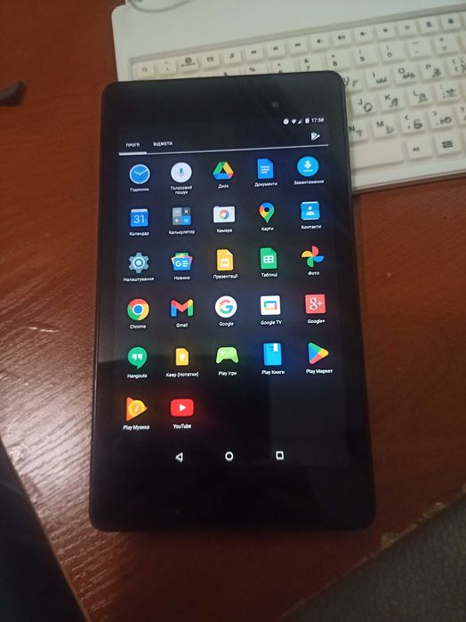 Планшет NEXUS 7 з чохлом клавіатурою .