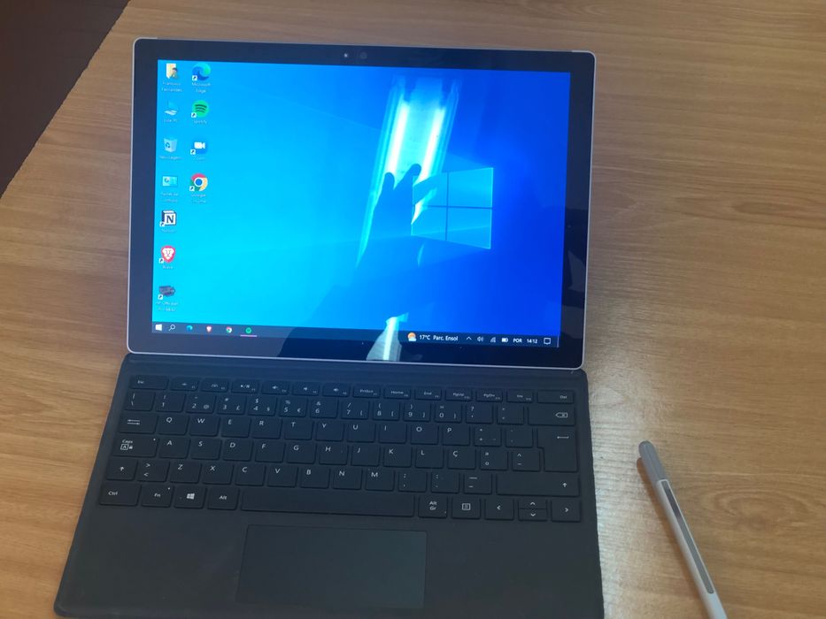 Computador Surface semi novo.