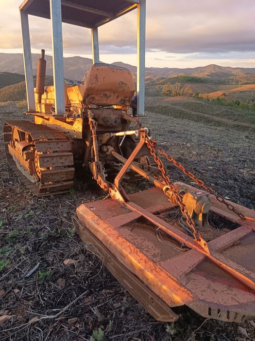 Trator Fiat de rastos