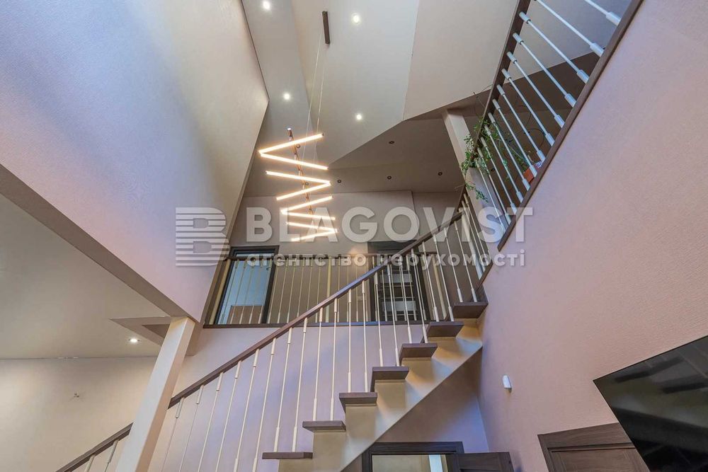 Продаж 2-поверхового будинку 152м2 Київ вул.Обухівська 7соток