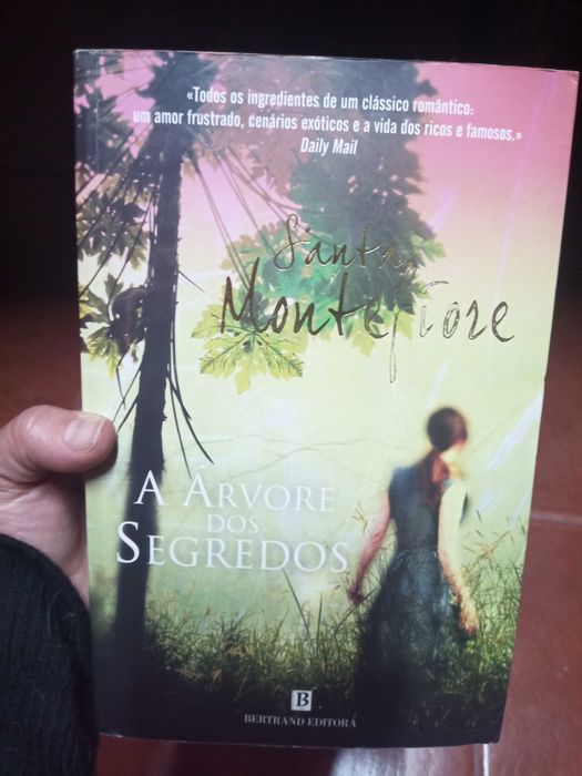 A Árvore dos Segredos - Santa Montefiore