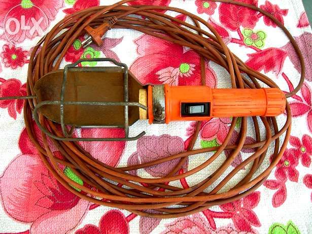 Gambiarra eléctrica laranja