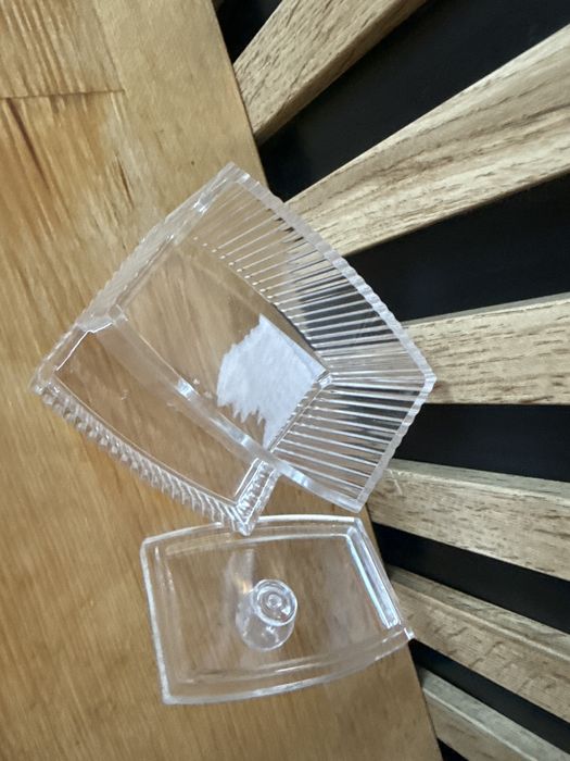 Plastikiwy pojemnik na patyczki kosmetyczne