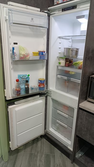 Встроенный холодильник Electrolux No frost