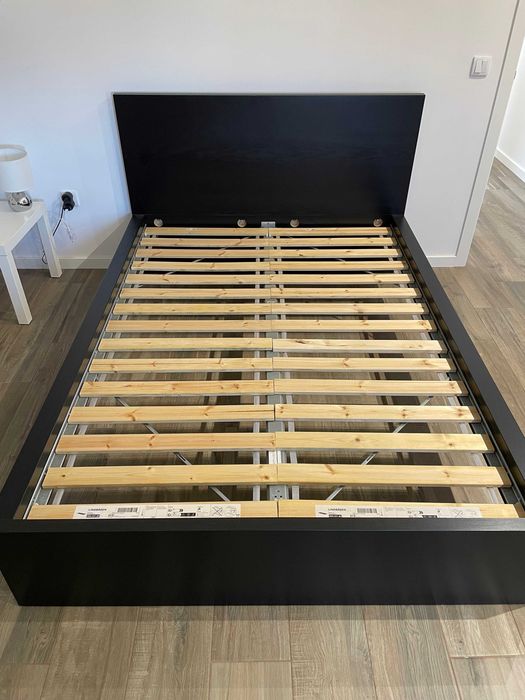 Cama IKEA Malm preta 140x200 (com estrado incluído)