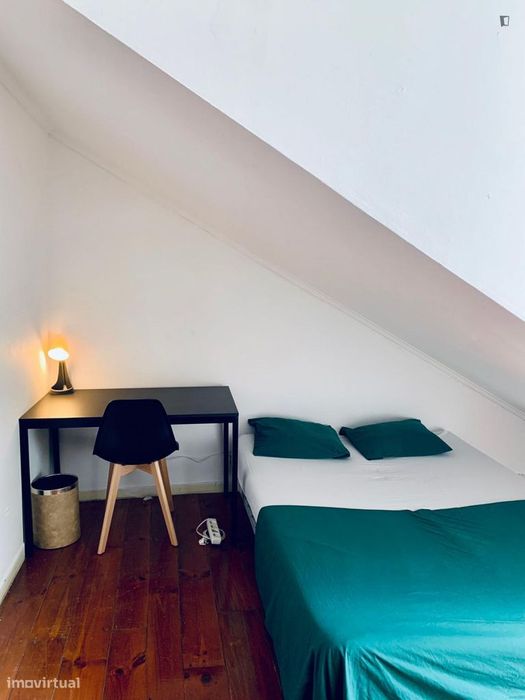 Quarto - localizado em Intendente Lisbon