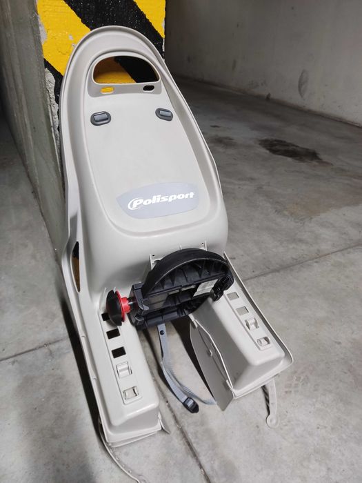 Dziecięcy fotelik rowerowy GROOVY wraz z bagażnikiem rowerowym.