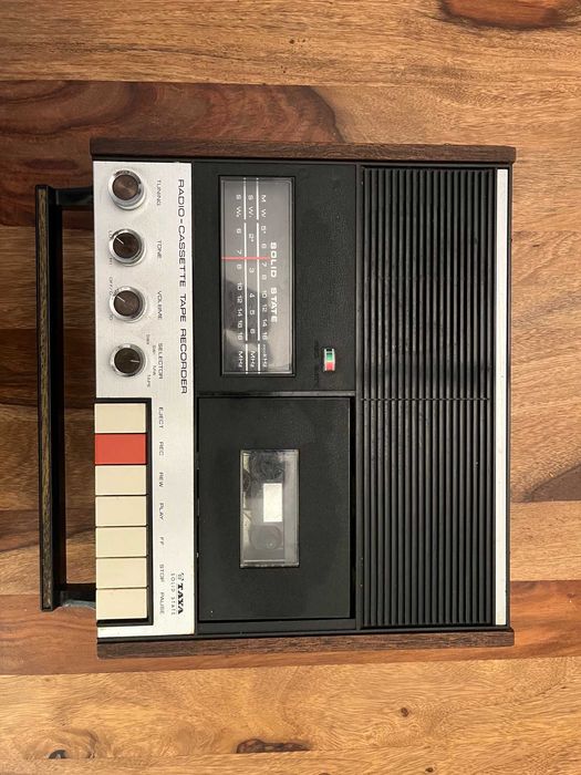 Radio Cassete Vintage TAYA CTR‑500R (anos 70/80) – design retro