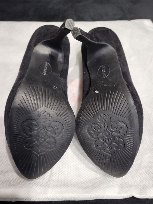 Sprzedam buty damskie zamszowe rozmiar 35