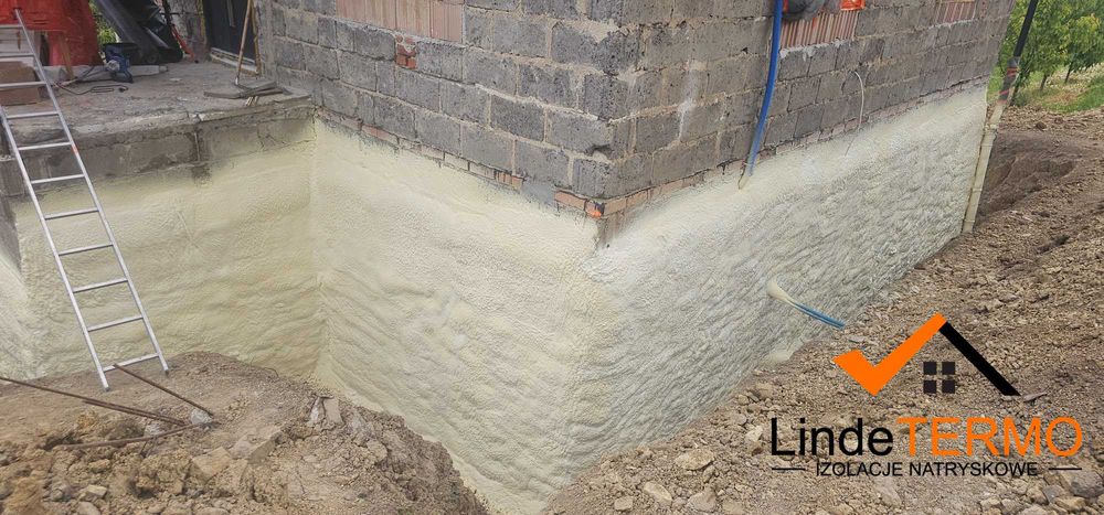 Ocieplanie pianą PUR, izolacje natryskowe, poddasza, pianowanie pianka