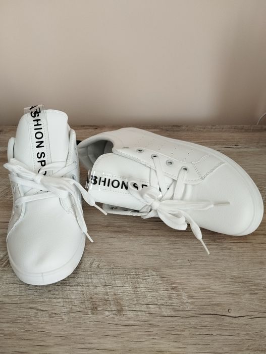 Нові кроси 39р...