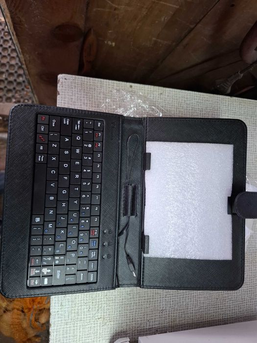 Etui do tabletu z klawiaturą