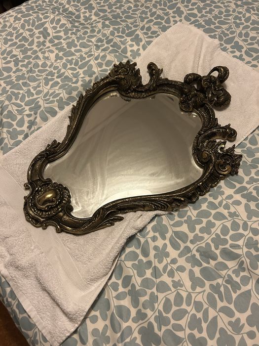 Vendo espelho de parede com moldura de Latão