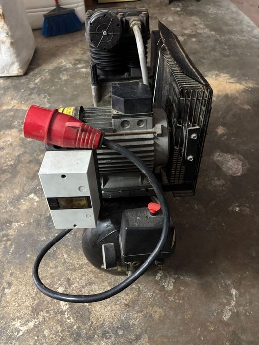 Compressor a oleo trifasico 50Lt