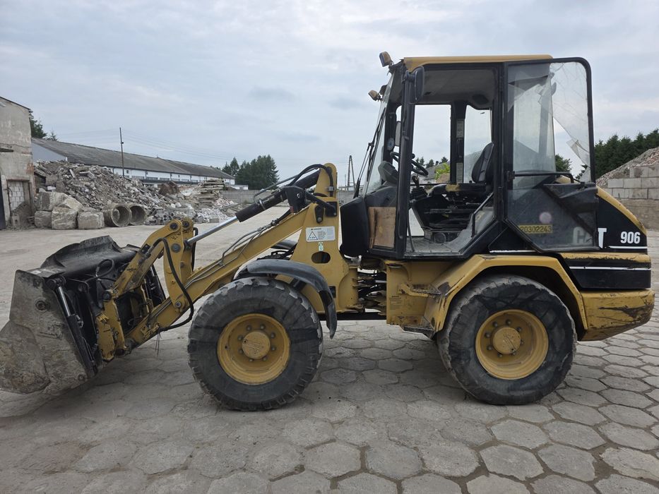 Cat 906 2003 rok do lekkich poprawek