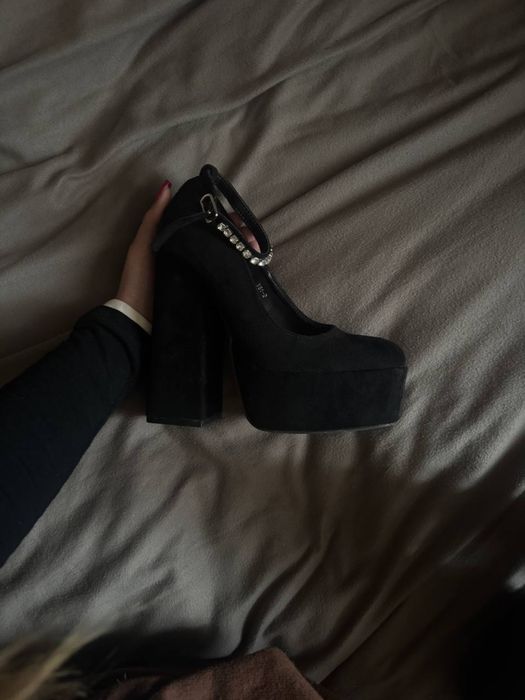 Замшеві каблуки,36 розмір