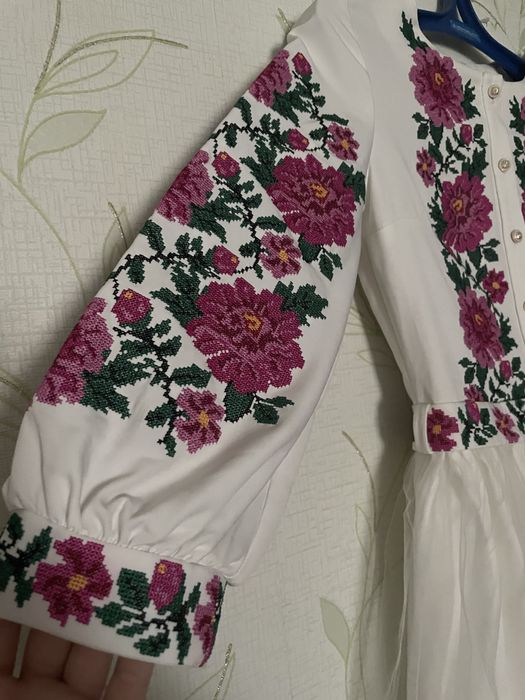 Продам вишете плаття