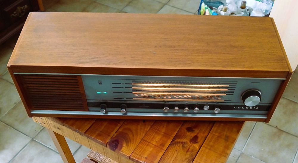 Rádio Grundig RF145