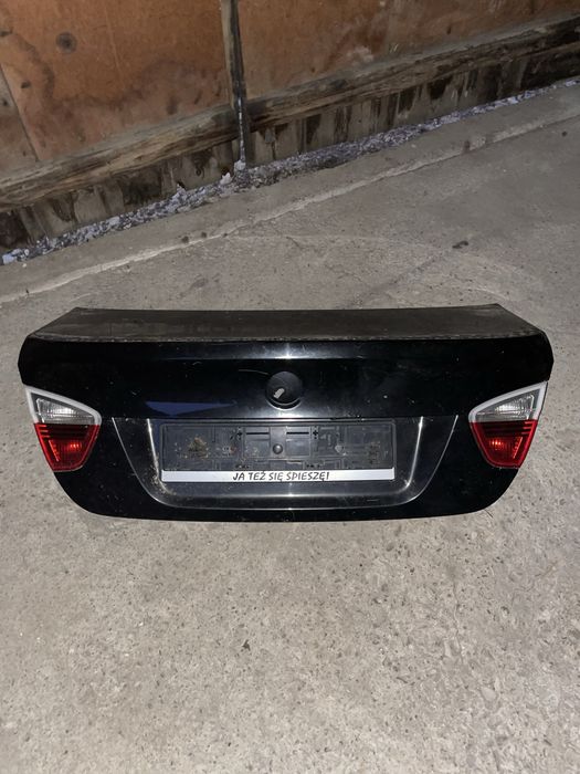 Klapa e90 przedlift
