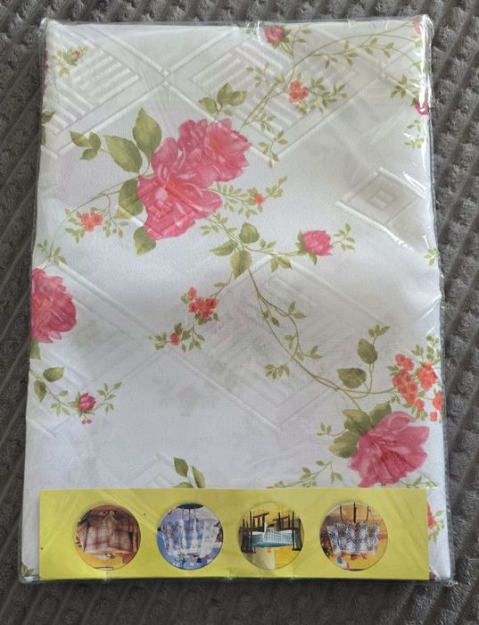 Obrus z motywem kwiatowym