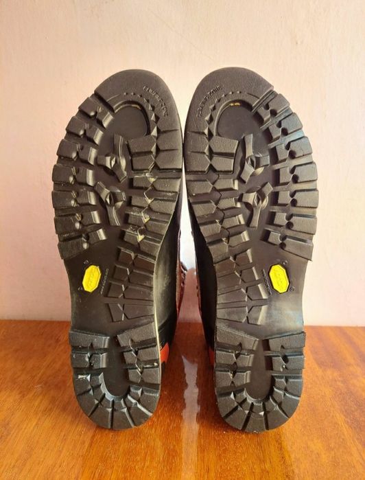 ботінки гірські фірми lowa на gore tex vibram ориг