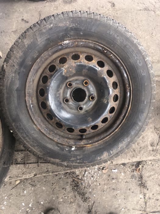 Продам зимову резину з дисками 195/65R15