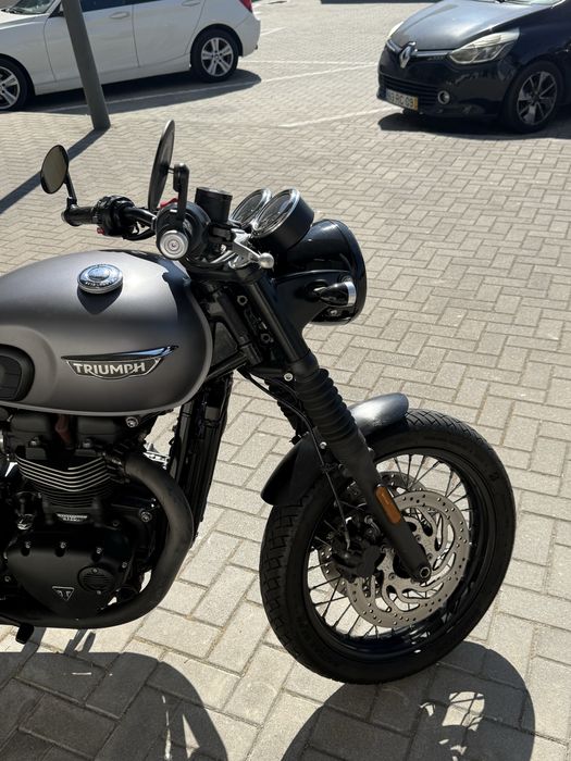 Triumph Bonneville T120 Black