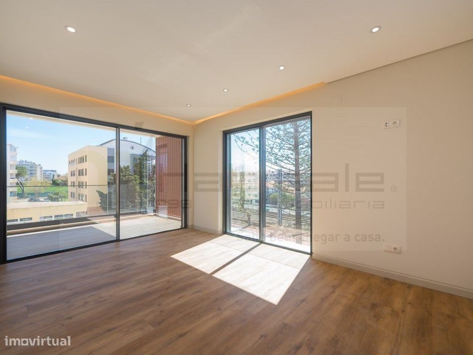 T2 com Terraço e Box em Condomínio de Luxo com Piscina, Ginásio e S...