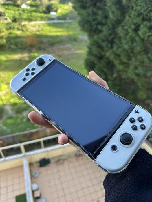 Nintendo Switch OLED – Pack Completo (Como Nova)