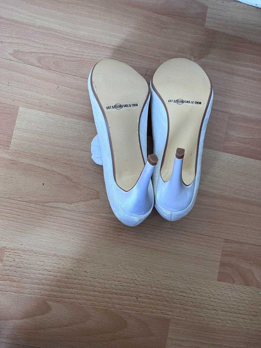 Nowe buty na obcasie