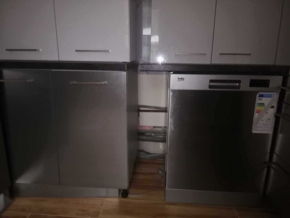 zestaw mebli kuchennych