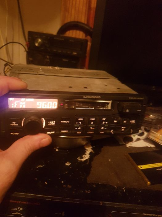Автомагнитола Grundig