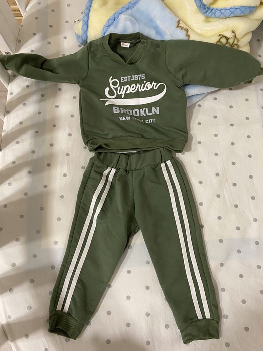 Костюм новий