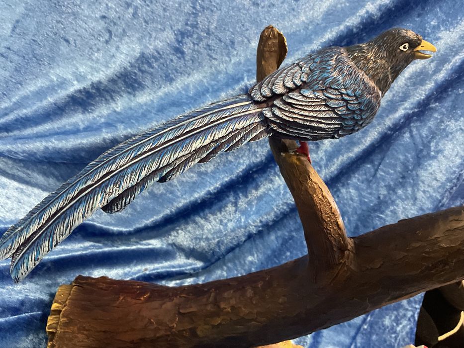 Escultura bronze aves do paraíso em tronco altura 41 cm