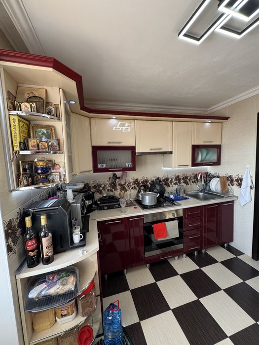 Продам 3-кімнатну квартиру  м-н Жовтневий