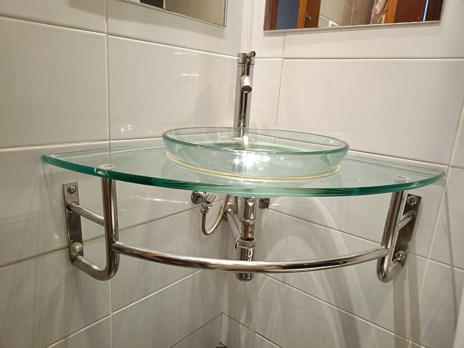 Lavatório em vidro