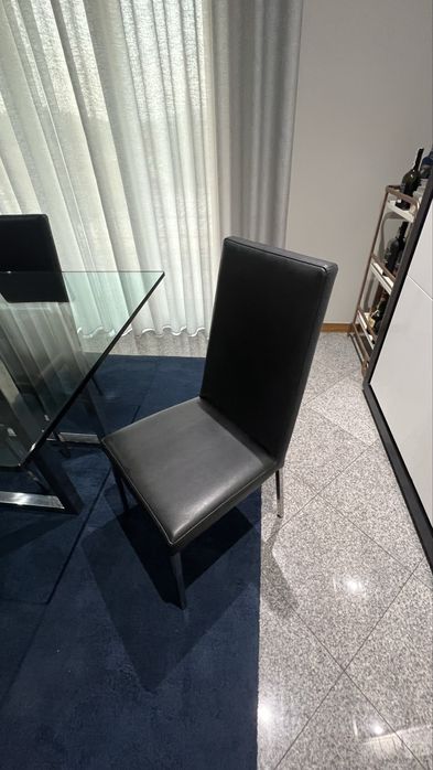 Mesa de jantar mais 6 cadeiras