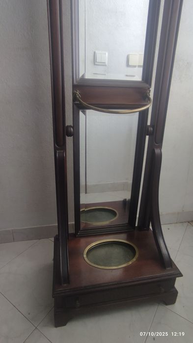 Cabide e bengaleiro em nogueira