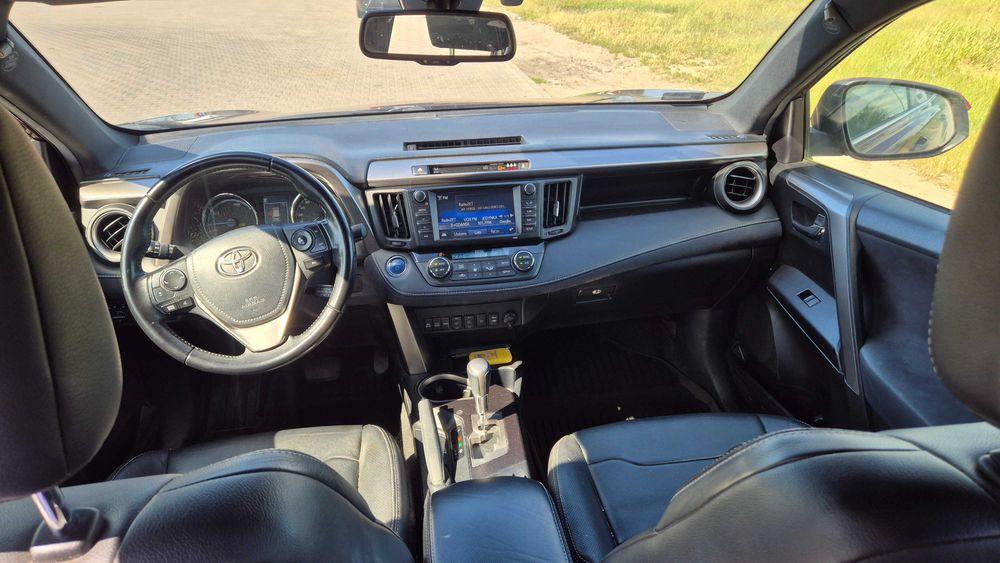 Skrzedam Toyota rav4 hybryda 2016