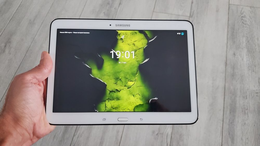 Samsung Tab T535. З підтримкою сім картки.