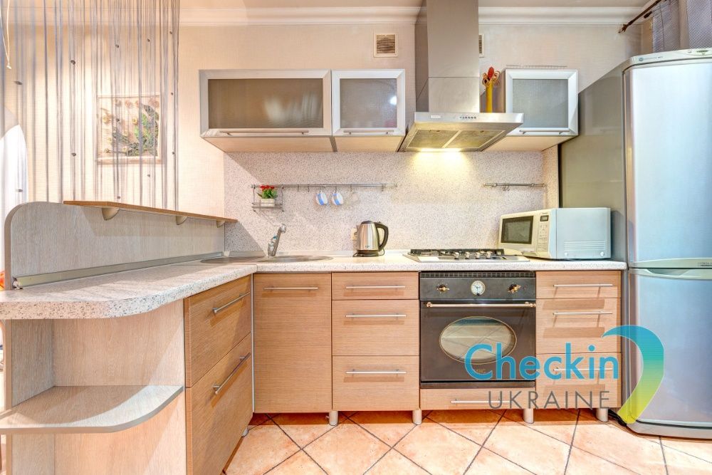 Посуточно 3к квартира (Центральный ЖД вокзал)по ул.Льва Толстого 51