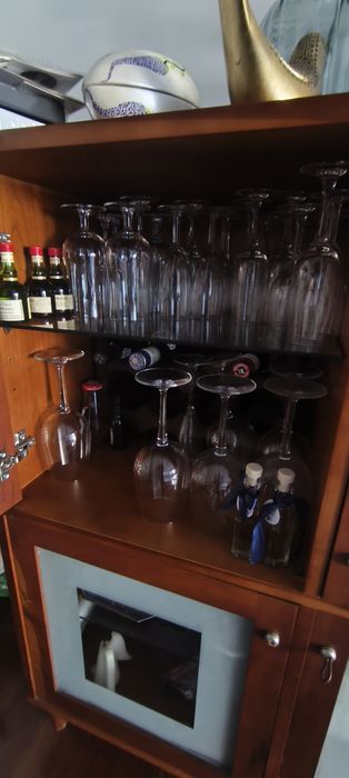 Móvel Bar / Aparador em Cerejeira – Estilo Mid-Century
​Vendo elegante