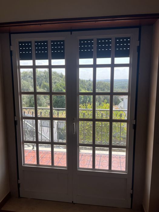 Janelas e Portas de Sacada em Alumínio Branco
